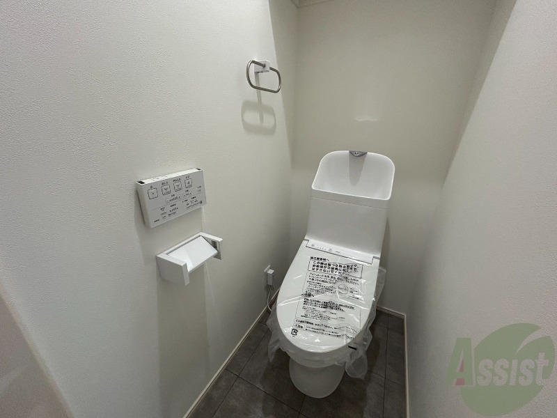 トイレ　トイレはウォシュレット機能付きです。安心して使用できますね。
