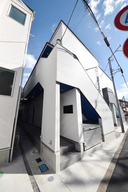 建物外観　★白を基調とした明るい外観です★
