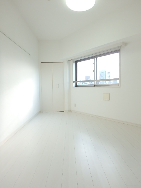 居室・リビング　角部屋・二面採光