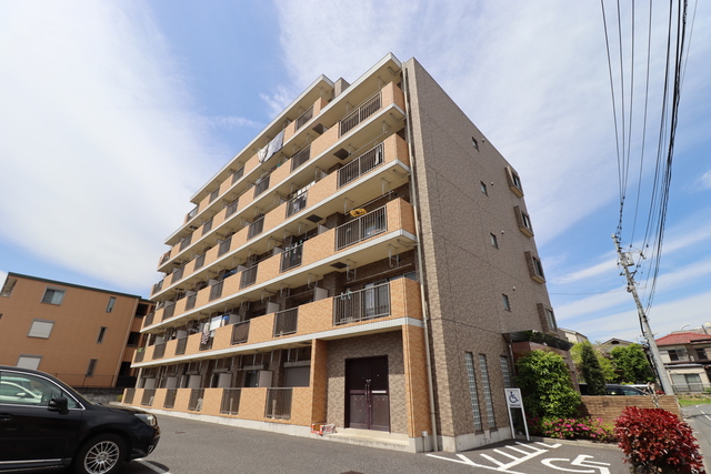 建物外観　タイル貼りのオシャレな外観！