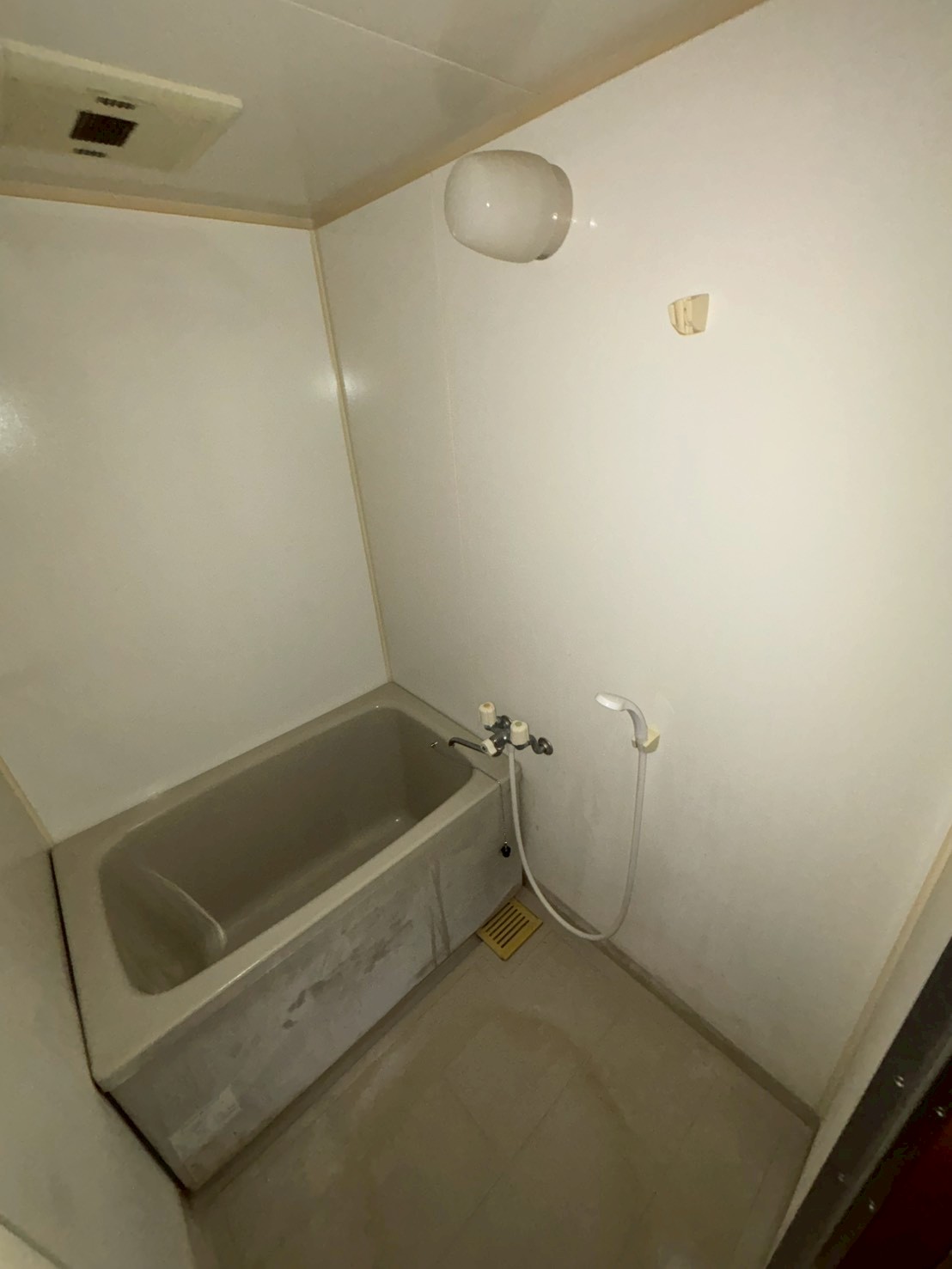 バス・シャワールーム　同物件別部屋写真