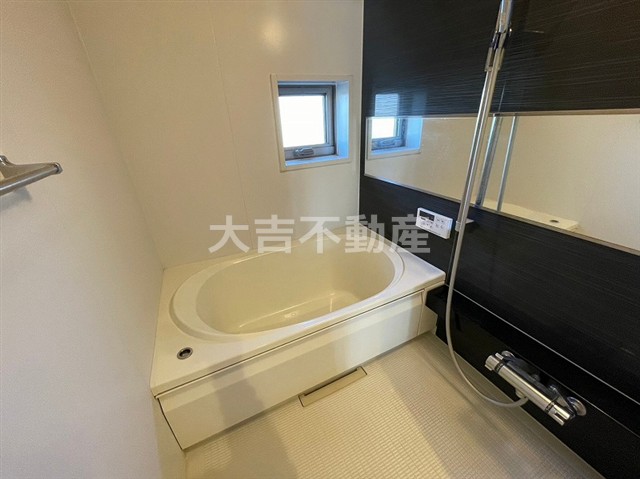 バス・シャワールーム　※別部屋の写真です