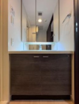 洗面設備　コンパクトで使いやすい洗面所