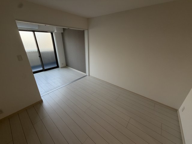 ＪＲおおさか東線 新加美駅 徒歩2分 4階建 新築の居間写真