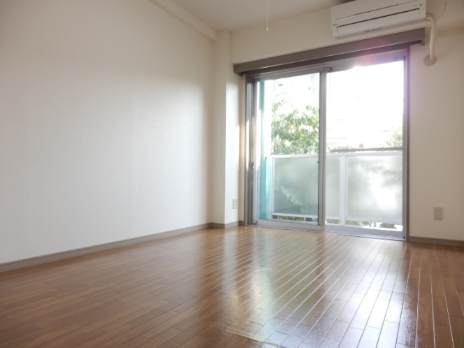 居室・リビング　洋室６帖陽当たり良好