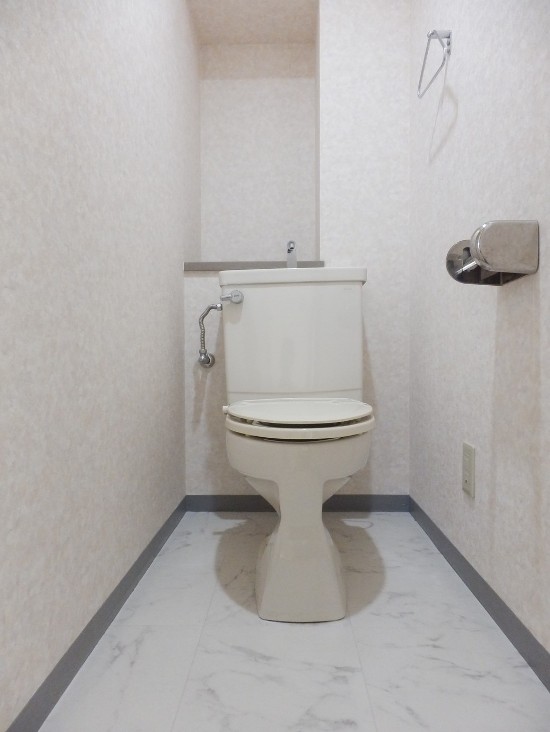 トイレ　温水洗浄便座新規取付ます