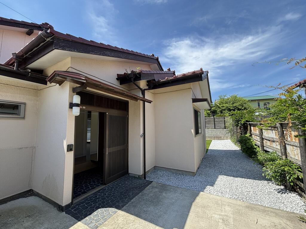 建物外観　家庭菜園できます。庭約３０坪
