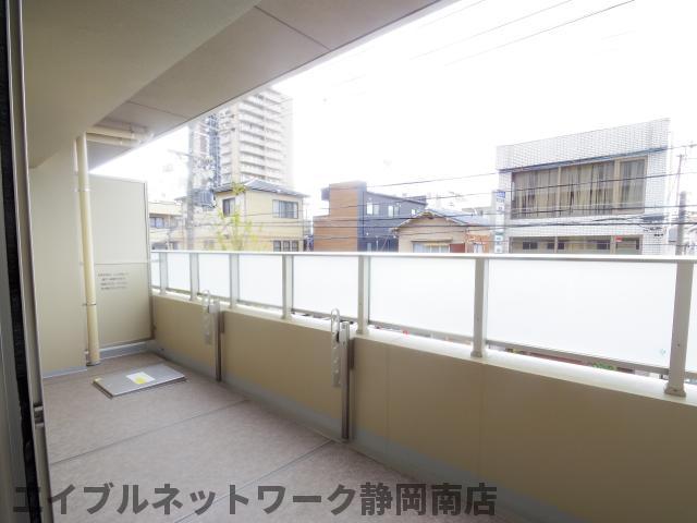 【静岡市駿河区泉町のマンションのバルコニー】