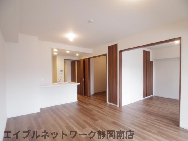 【静岡市駿河区泉町のマンションの居室・リビング】