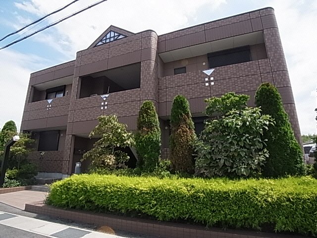 【御所市大広町のマンションの建物外観】