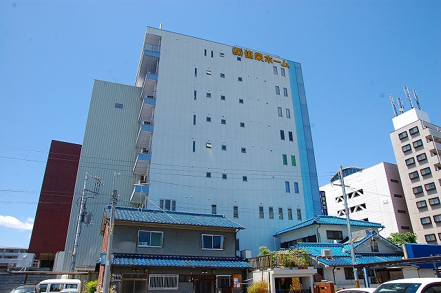奈良市三条大路のマンションの建物外観