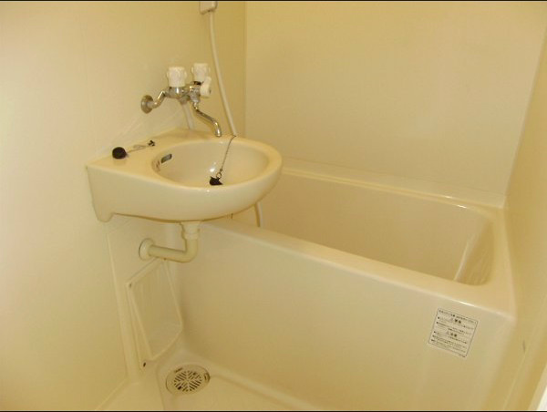 バス・シャワールーム　家電・家具が1式揃っております。