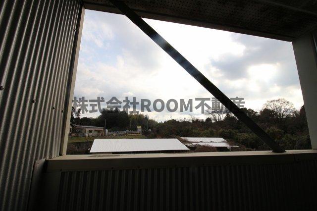 バルコニー　暖かな日差しのふりそそぐバルコニー