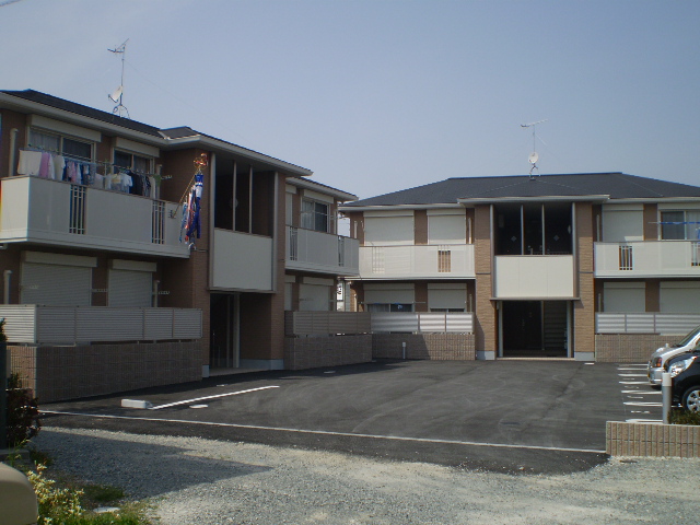 明石市魚住町中尾のアパートの建物外観