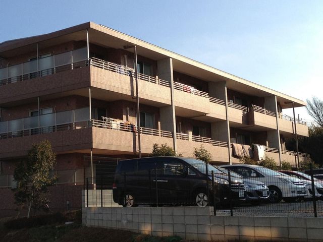 横浜市青葉区あざみ野のマンションの建物外観