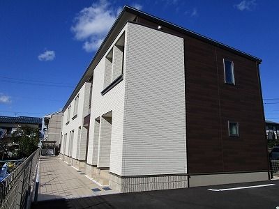 【静岡市駿河区国吉田のアパートの建物外観】