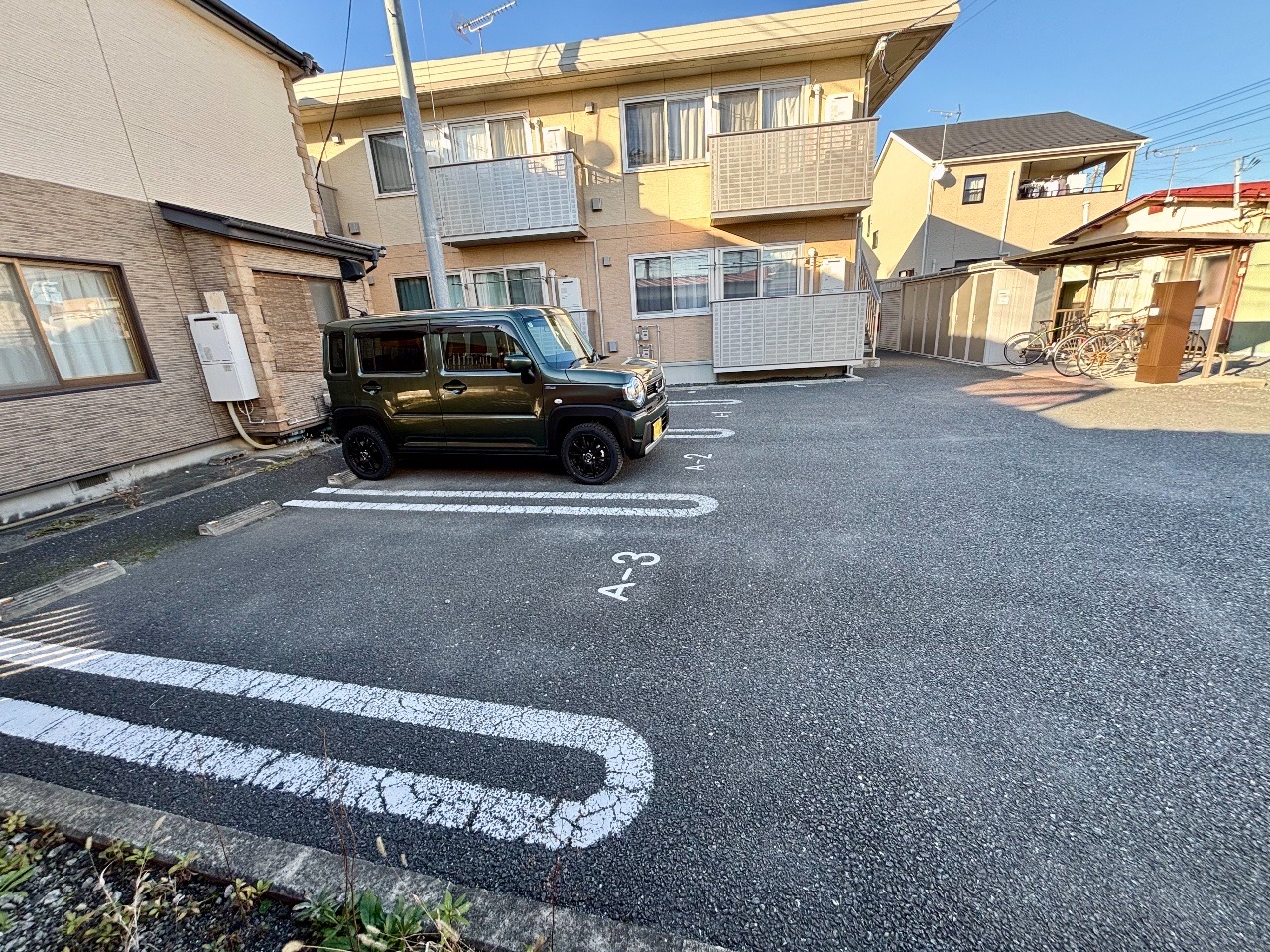 【アルコバレーノ貞山の駐車場】