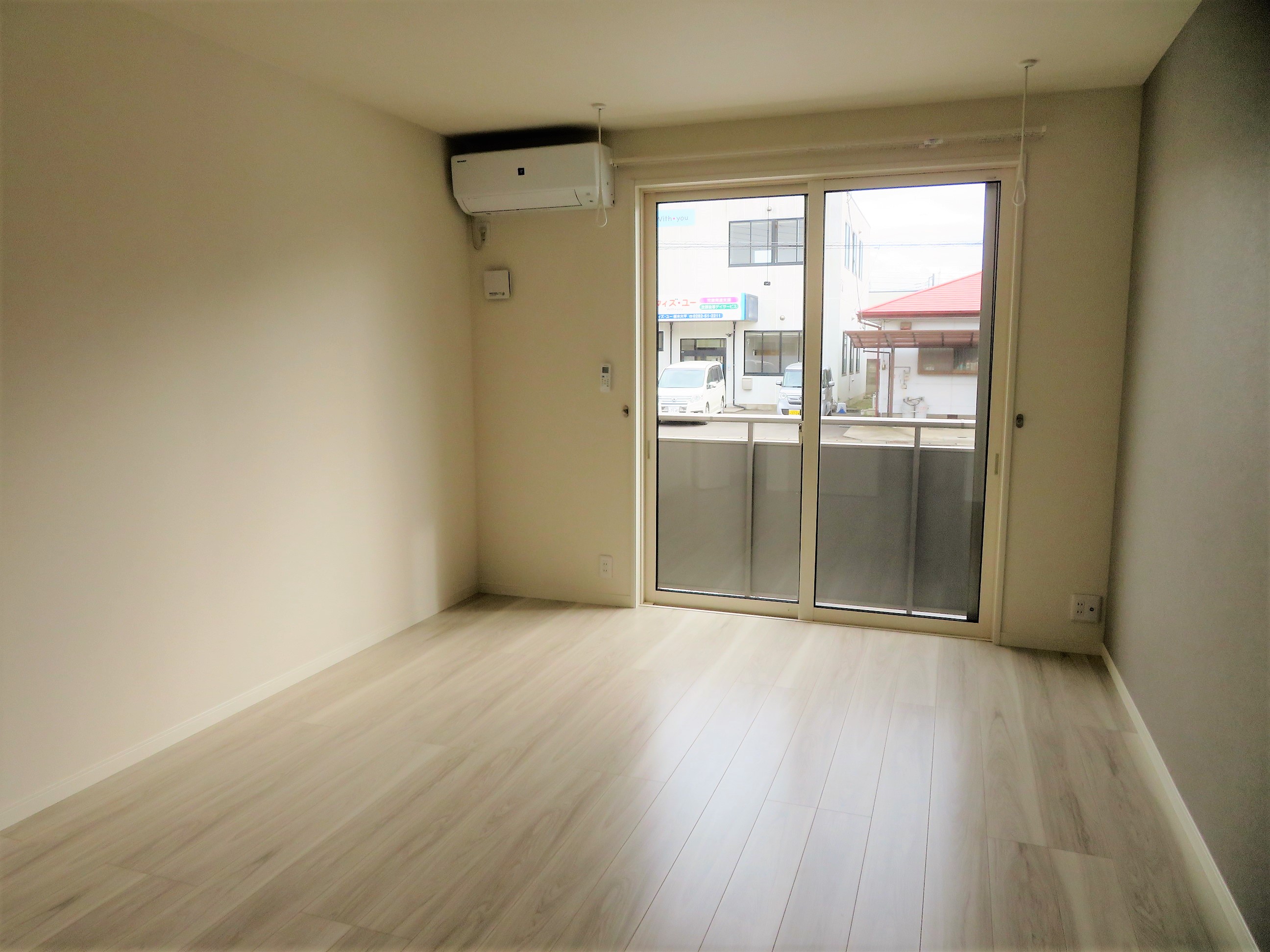 居室・リビング　7.8帖のお部屋です。少し広めの洋室です。