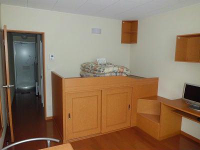 居室・リビング　布団が付くのは、短期契約の時のみです。