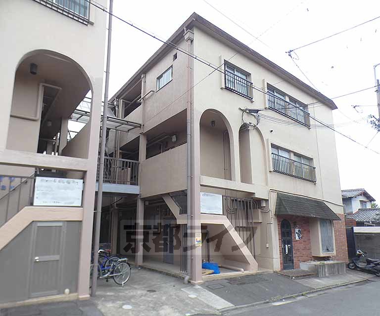 京都市左京区田中西樋ノ口町のマンションの建物外観