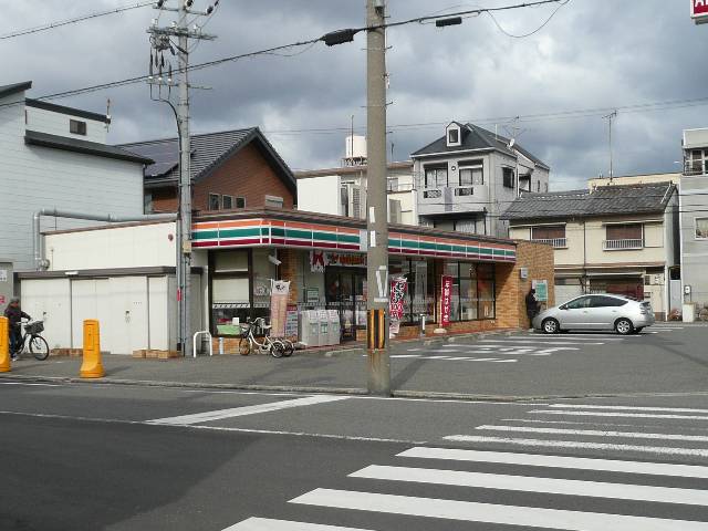 【シャルマンフジ湊北町弐番館のコンビニ】