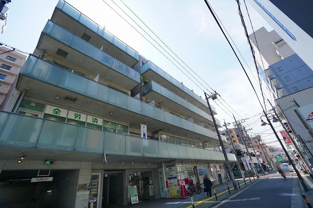 【川崎市高津区久本のマンションの建物外観】