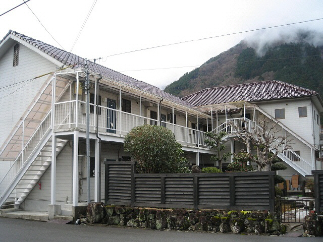 宍粟市一宮町杉田のアパートの建物外観