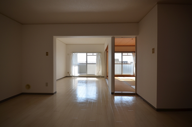 居室・リビング　同物件、別号室の写真です