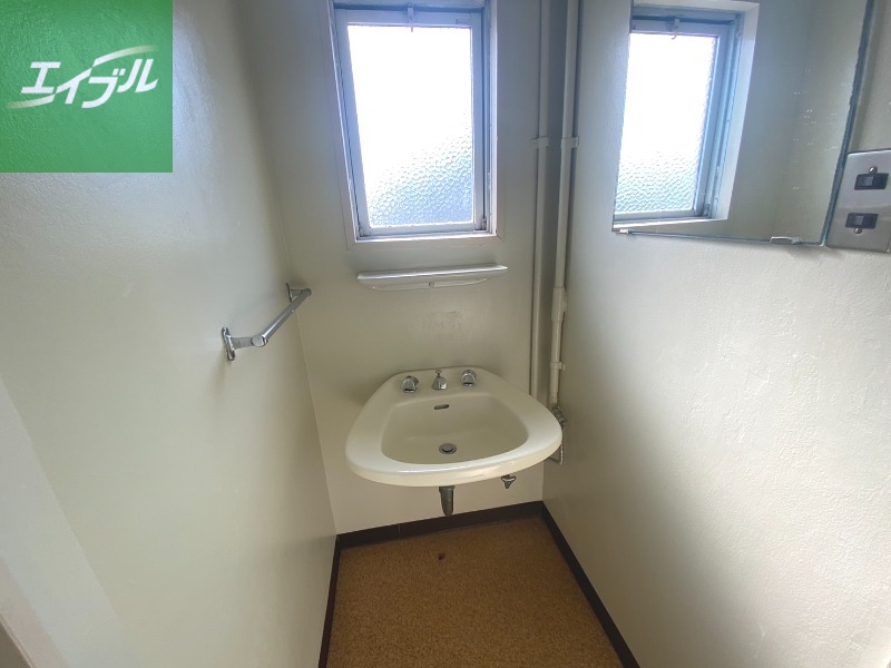 洗面設備　※別号室の写真です