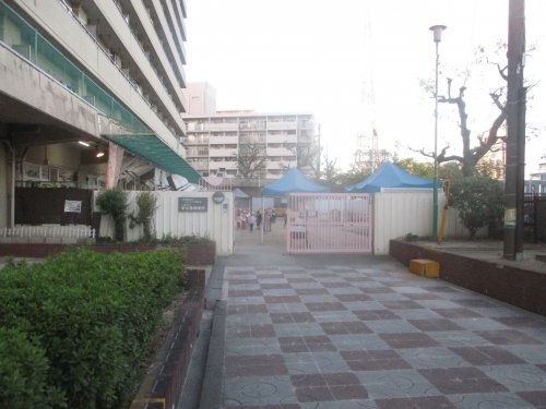 幼稚園・保育園　新北島保育所（幼稚園・保育園）まで584m