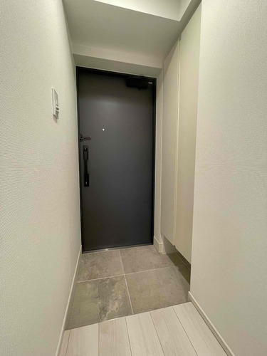 玄関　玄関　※2022年5月撮影