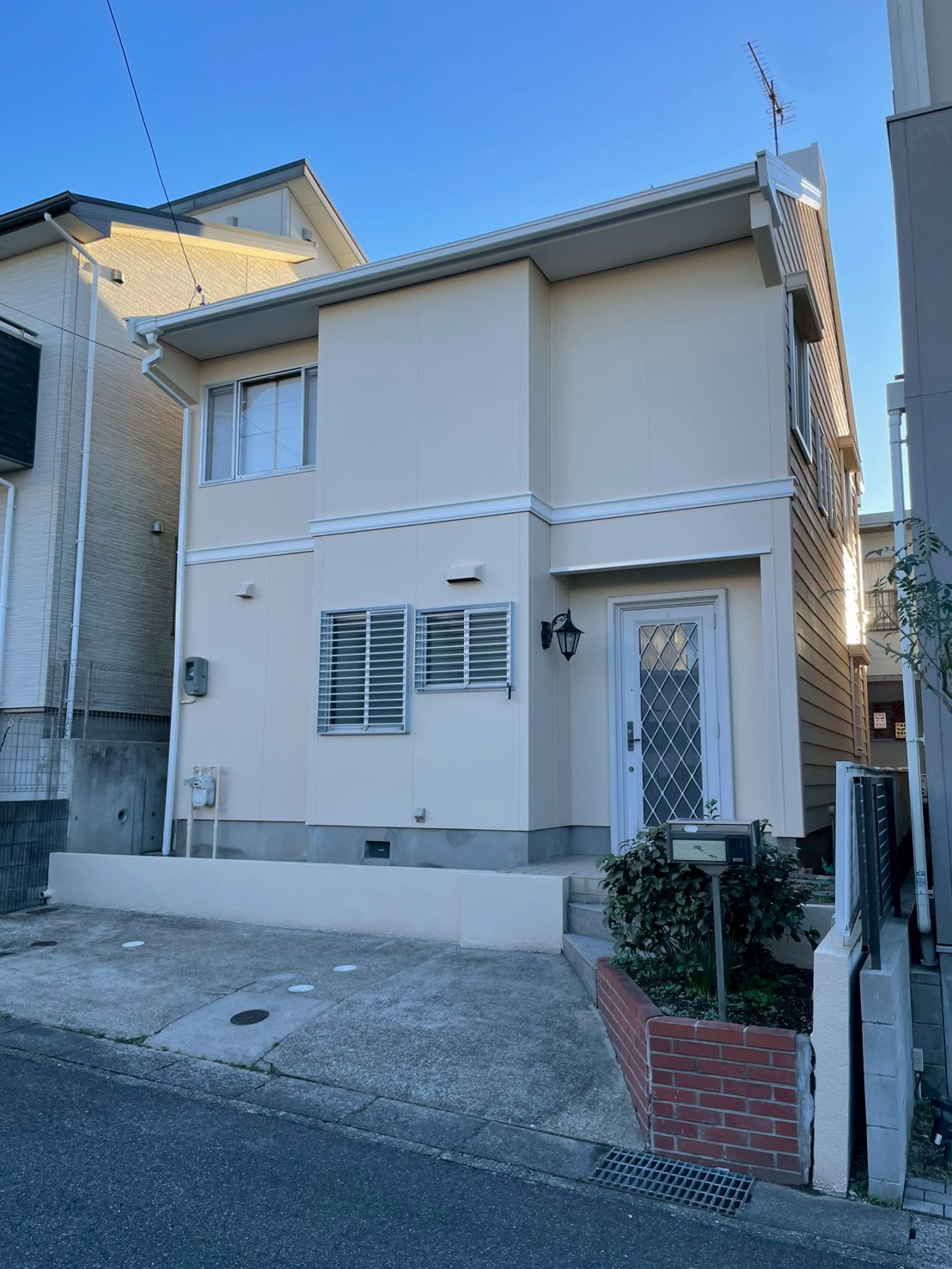建物外観　外壁・屋根塗装実施済！
