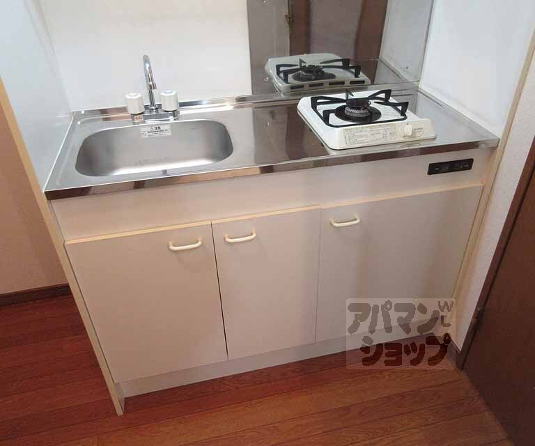 キッチン　単身向けのコンパクトキッチンです。