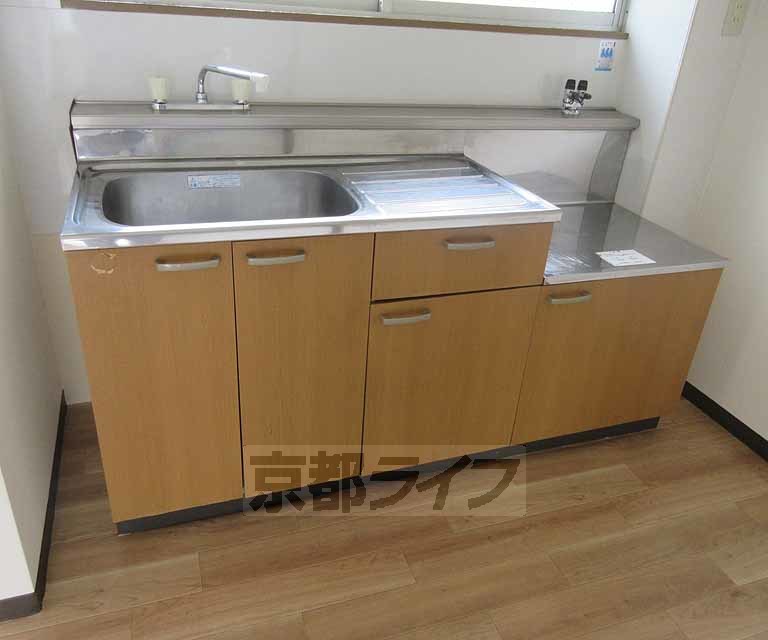 キッチン　新しいピカピカのキッチンです！