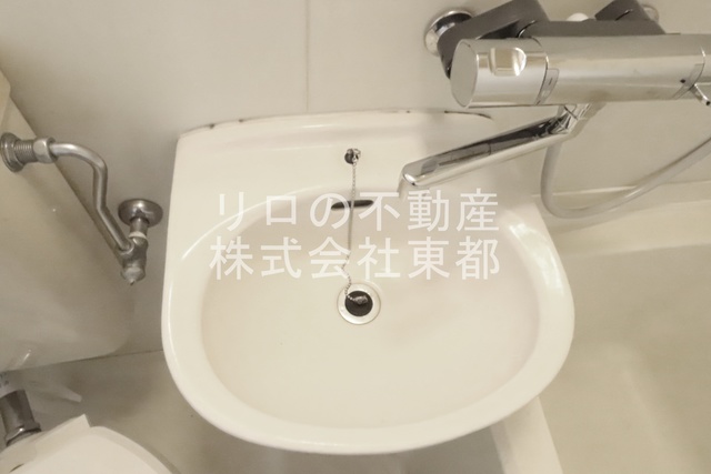 洗面設備　シングルレバー水栓で鏡付きの洗面台です☆