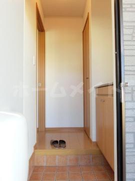 クレセント茨木Ⅱ 玄関 玄関より室内 クレセント茨木Ⅱ 玄関 玄関より室内