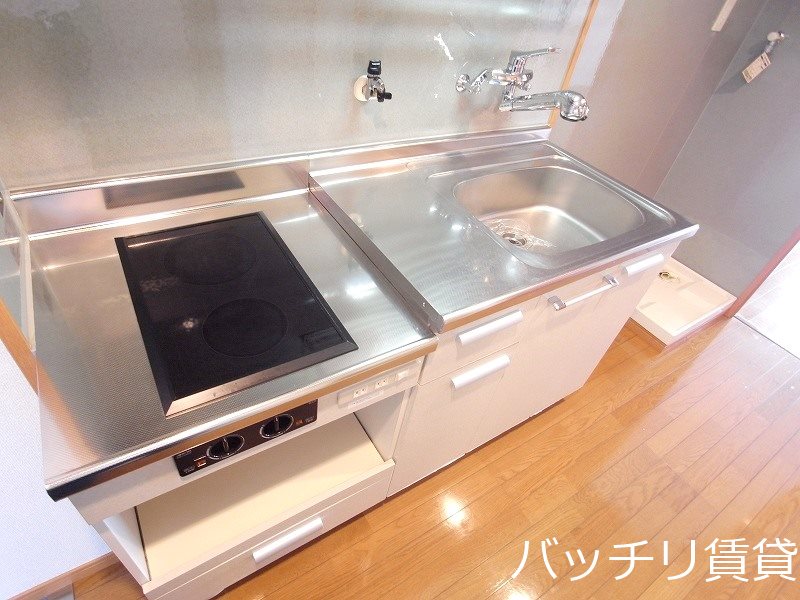 キッチン　別号室タイプの為、現状を優先致します。