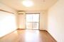 居室・リビング　同物件別部屋です。