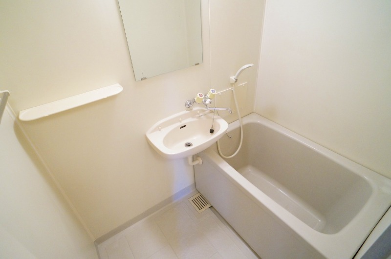 バス・シャワールーム　図面と現状に相違がある場合には現状を優先