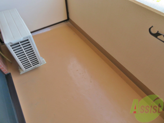 バルコニー　バルコニーは天気の良い日には洗濯物も良く乾きそうですね。