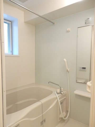 バス・シャワールーム　落ち着いた空間のお風呂です