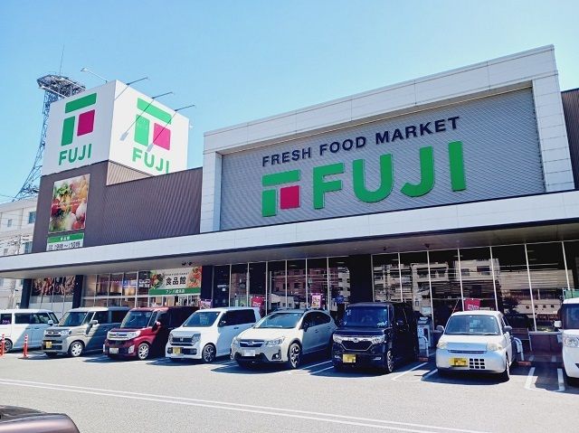 スーパー　フジ八幡浜店様（スーパー）まで750m