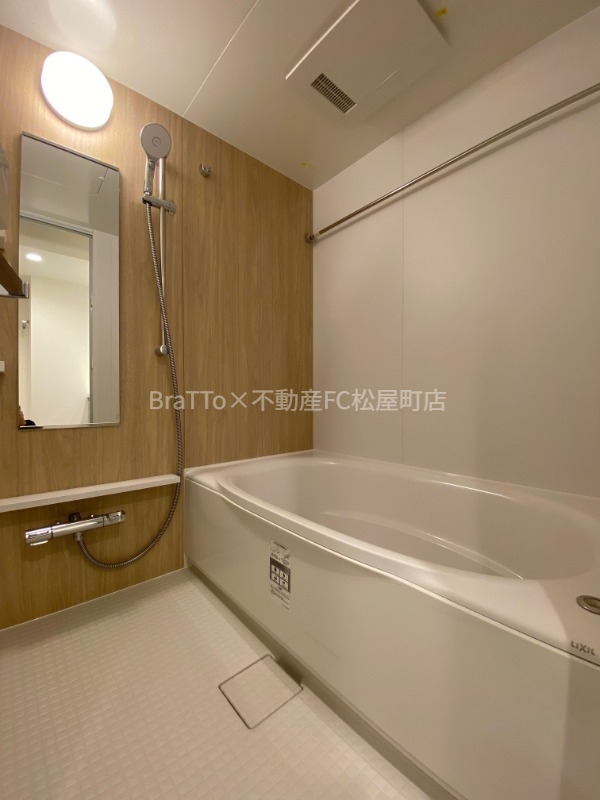 バス・シャワールーム　バス（浴室乾燥機・追い焚き機能付き）
