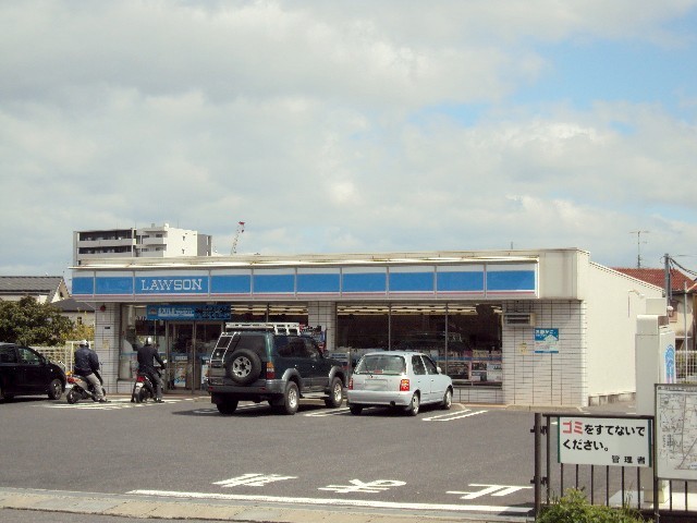 コンビニ　ローソン 草津東矢倉三丁目店（コンビニ）まで740m