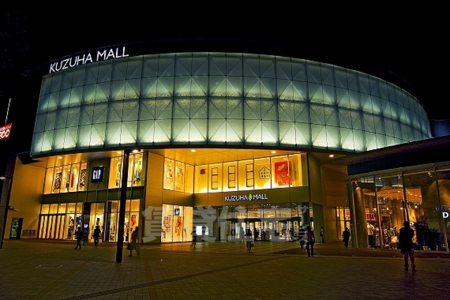 スーパー　イズミヤ　くずはモール店（スーパー）まで767m