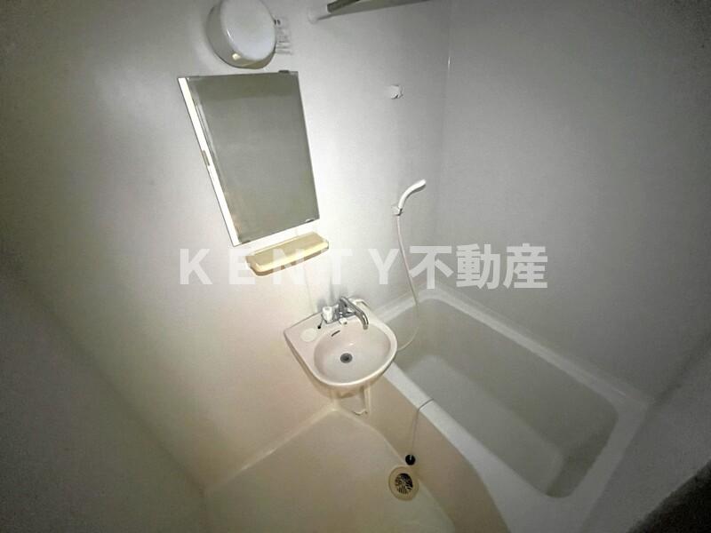 バス・シャワールーム　落ち着いた空間のお風呂です