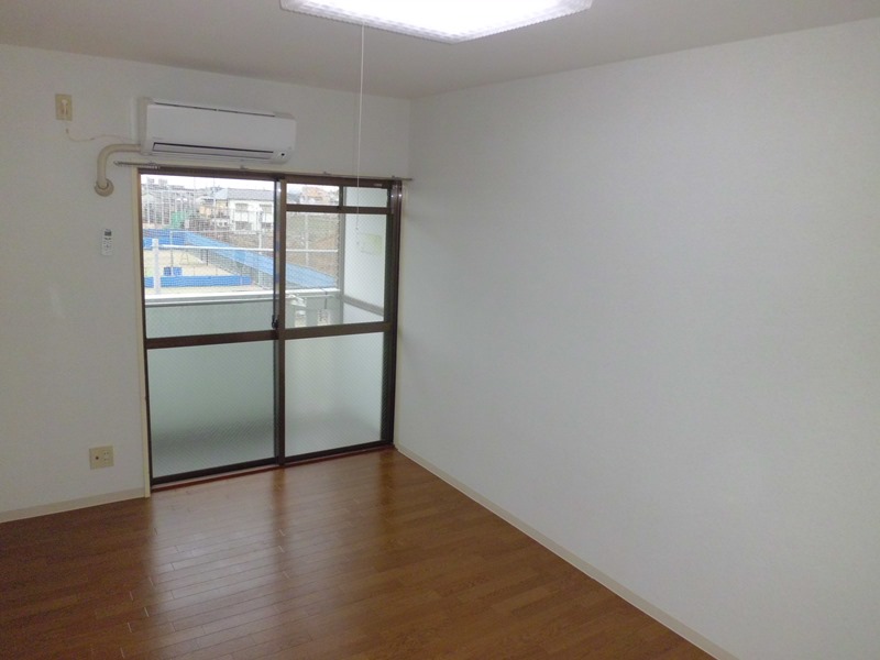 居室・リビング　洋室７帖。エアコン付きです。