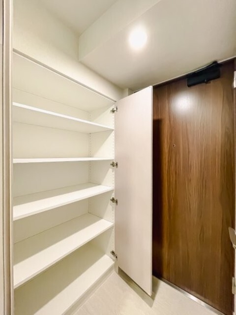 玄関　※写真は同タイプ住戸です。