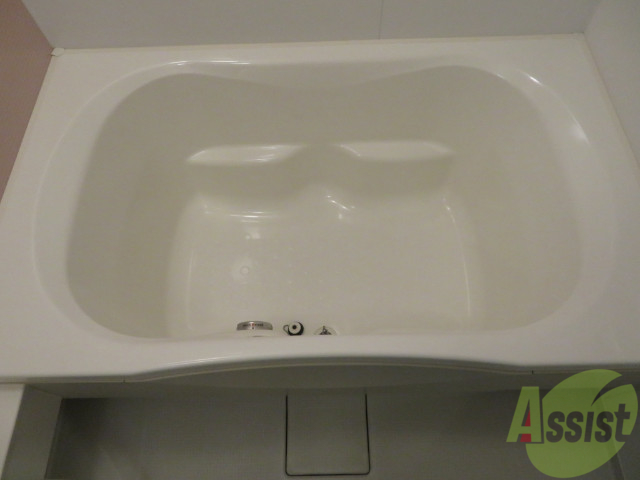 バス・シャワールーム　バスルームはこちらです。広々としてゆったり休めます。