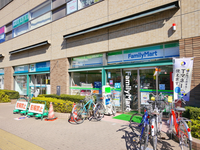 コンビニ　ファミリーマート（コンビニ）まで193m